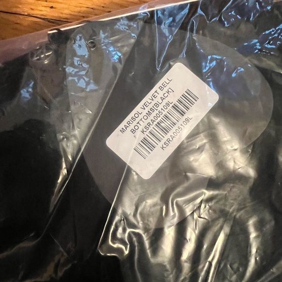 🖤 NWT 🖤 KILLSTAR MARISOL VELVET BELLBOTTOMS - Picture 6 of 6